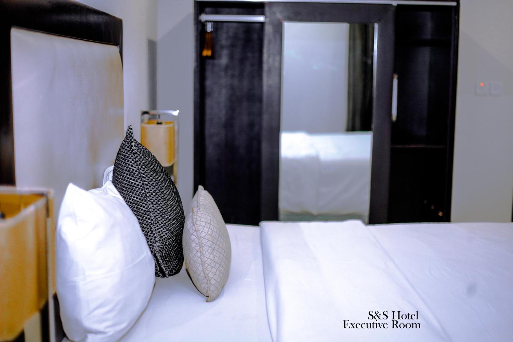 S & S Hotel & Suites Lagos Exteriér fotografie