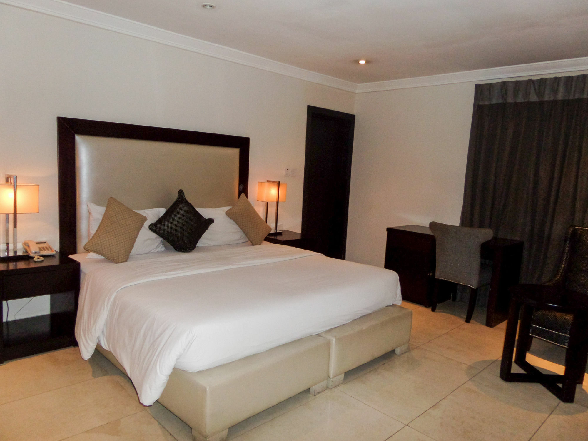 S & S Hotel & Suites Lagos Exteriér fotografie